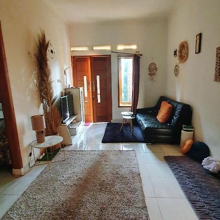 House In Bekasi Timur Βίλα Εξωτερικό φωτογραφία