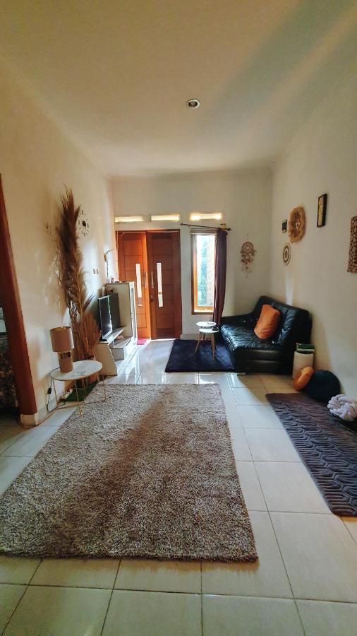House In Bekasi Timur Βίλα Εξωτερικό φωτογραφία