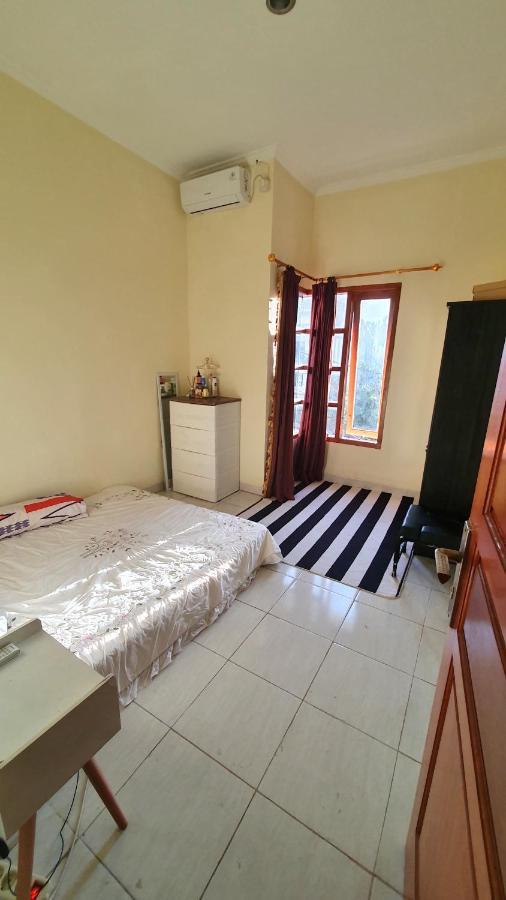House In Bekasi Timur Βίλα Εξωτερικό φωτογραφία